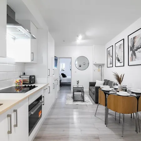Modern 3 Bedroom House Edgware